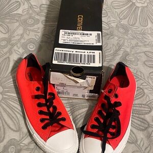 Converse kids size 5 nwt